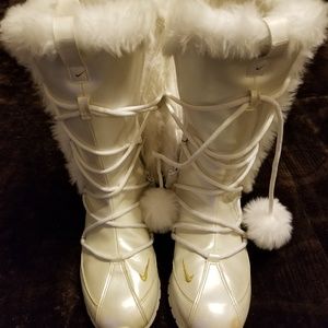 Nike snow boots